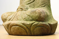 苔むした色合いで風格漂う地蔵様 DC3824