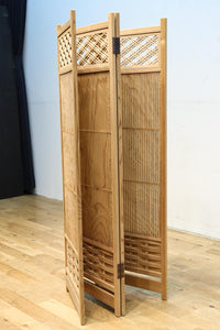綺麗な杢目模様を作る格子造りの四つ折り衝立 DC8478