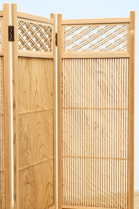 綺麗な杢目模様を作る格子造りの四つ折り衝立 DC8478