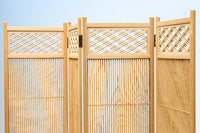 綺麗な杢目模様を作る格子造りの四つ折り衝立 DC8478