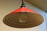 レトロ感溢れる赤い円錐形の電笠 DC4352