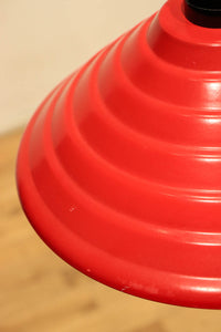 レトロ感溢れる赤い円錐形の電笠 DC4352