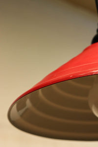 レトロ感溢れる赤い円錐形の電笠 DC4352