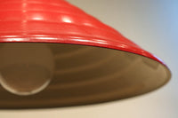 レトロ感溢れる赤い円錐形の電笠 DC4352