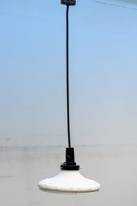 縁周りの花型プレス模様が可愛らしい電笠 DC4564