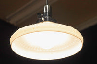 縁周りの花型プレス模様が可愛らしい電笠 DC4564