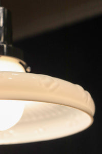 縁周りの花型プレス模様が可愛らしい電笠 DC4564