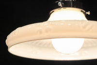 縁周りの花型プレス模様が可愛らしい電笠 DC4564