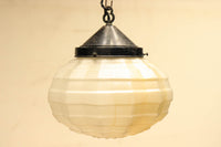 独特なシルエットに魅了されるプレスガラス電笠 DC4591