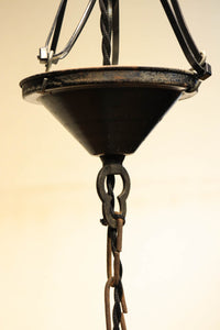 独特なシルエットに魅了されるプレスガラス電笠 DC4591