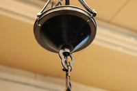 独特なシルエットに魅了されるプレスガラス電笠 DC4591