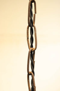 独特なシルエットに魅了されるプレスガラス電笠 DC4591