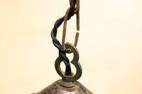 独特なシルエットに魅了されるプレスガラス電笠 DC4591