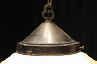 独特なシルエットに魅了されるプレスガラス電笠 DC4591