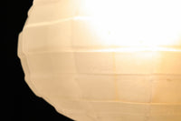 独特なシルエットに魅了されるプレスガラス電笠 DC4591