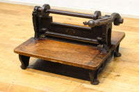 レトロな雰囲気をディスプレイする紙切断機 DC4727