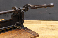 レトロな雰囲気をディスプレイする紙切断機 DC4727