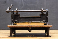 レトロな雰囲気をディスプレイする紙切断機 DC4727