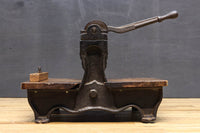 レトロな雰囲気をディスプレイする紙切断機 DC4727