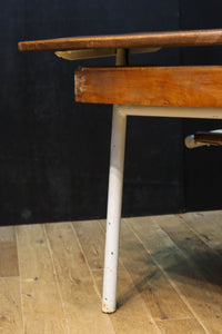 珍品!! 白パイプが可愛らしい子供用の一体型テーブル椅子 DC4837