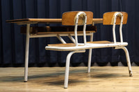 珍品!! 白パイプが可愛らしい子供用の一体型テーブル椅子 DC4837