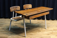 珍品!! 白パイプが可愛らしい子供用の一体型テーブル椅子 DC4837