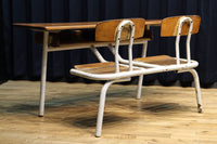 珍品!! 白パイプが可愛らしい子供用の一体型テーブル椅子 DC4837