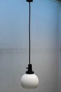 丸いシルエットがレトロ感を高める電笠 DC4880