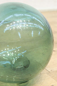 大サイズ!! 細かな気泡を含む淡いグリーンの浮き玉 DC5044