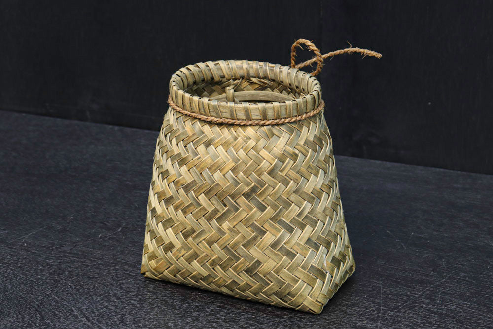 網代編みで和の趣きある魚籠(びく)　DC5098