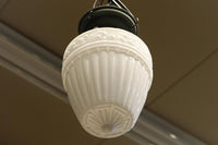 モダンなプレス装飾が映えるプレスガラス天井直付け灯 DC5211