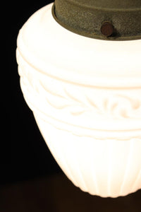 モダンなプレス装飾が映えるプレスガラス天井直付け灯 DC5211