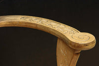 可憐な彫刻が優雅な佇まいを飾る軽井沢彫りの椅子 DC5433