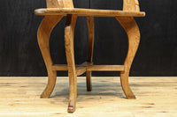 可憐な彫刻が優雅な佇まいを飾る軽井沢彫りの椅子 DC5433