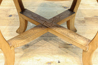 可憐な彫刻が優雅な佇まいを飾る軽井沢彫りの椅子 DC5433