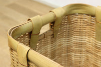 カラフルな背負い紐が可愛らしい大きな竹カゴ DC5565