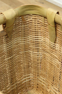 カラフルな背負い紐が可愛らしい大きな竹カゴ DC5565
