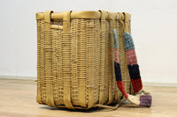 カラフルな背負い紐が可愛らしい大きな竹カゴ DC5565