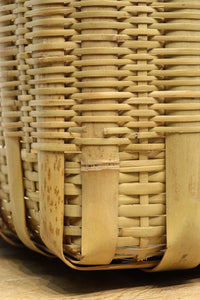 カラフルな背負い紐が可愛らしい大きな竹カゴ DC5565