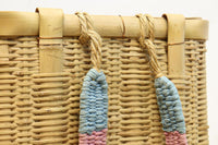 カラフルな背負い紐が可愛らしい大きな竹カゴ DC5565