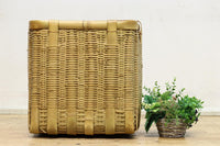 カラフルな背負い紐が可愛らしい大きな竹カゴ DC5565