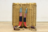 カラフルな背負い紐が可愛らしい大きな竹カゴ DC5565