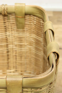 カラフルな背負い紐が可愛らしい大きな竹カゴ DC5565