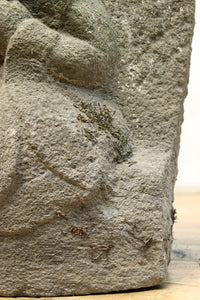 苔むした優しい風合いに包まれた美しい佇まいの如意輪観音 DC5656