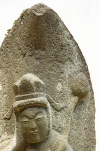 苔むした優しい風合いに包まれた美しい佇まいの如意輪観音 DC5656