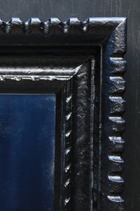 黒色額縁枠で落ち着いた雰囲気の壁掛け鏡 DC5666