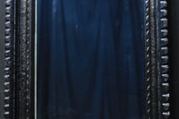 黒色額縁枠で落ち着いた雰囲気の壁掛け鏡 DC5666