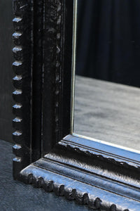 黒色額縁枠で落ち着いた雰囲気の壁掛け鏡 DC5666