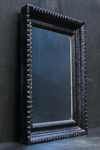 黒色額縁枠で落ち着いた雰囲気の壁掛け鏡 DC5666