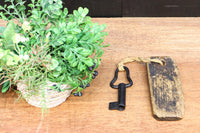 味わい深く時代の趣きある板札付き古鍵 D5708